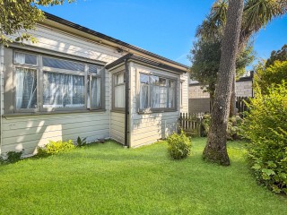 View profile: CITY CENTRE - 3 BEDROOMS, 1 BATHROOM, 2 HEATPUMPS, 2 OFF STREET PARKS