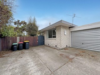 View profile: WOOLSTON - TIDY REAR 3 BEDROOM UNIT, SINGLE GARAGE