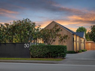 View profile: MERIVALE * FOUR-FIVE BEDROOM ARCHITECTURAL HOME